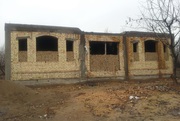 не достроенный кирпичный дом в Зангиатинском районе на махалле Эркин.