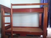 Продается деревянная двухъярусная кровать