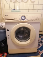 Продам недорого стиральную машину LG 