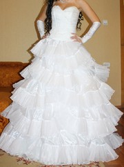 Продаю роскошное свадебное платье производства Франция,  белоснежное